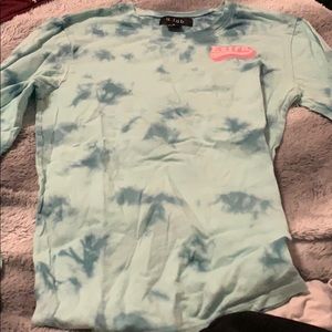 Women’s long sleeve T-shirt